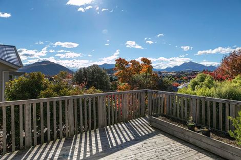 Photo of property in 4 Kings Drive, Wanaka, 9305