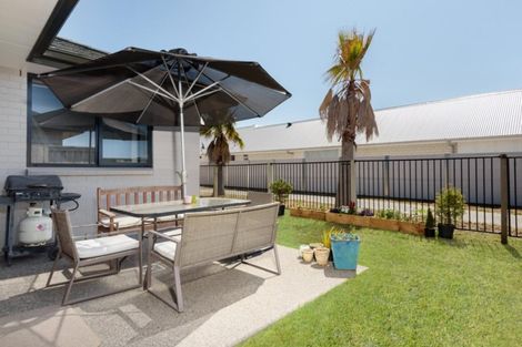 Photo of property in 14 Selliera Place, Papamoa Beach, Papamoa, 3118