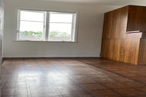 Photo of property in 47 Royal View Road, Te Atatu South, Auckland, 0610