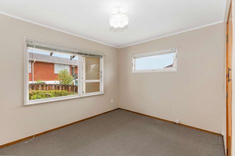Photo of property in 1/5 Eyre Street, Henderson, Auckland, 0612