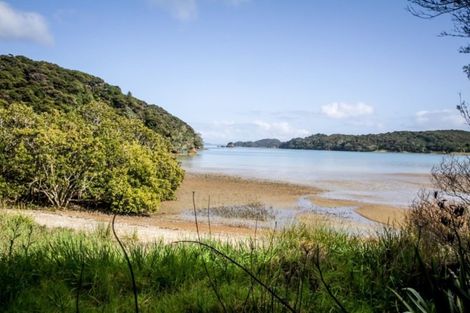 Photo of property in 1/2 Manawaora Road, Russell, 0272