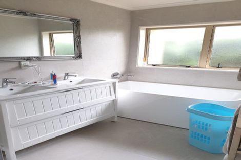 Photo of property in 31 Maghera Drive, East Tamaki Heights, Auckland, 2016