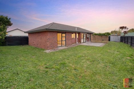Photo of property in 18 Randwick Place, Randwick Park, Auckland, 2105