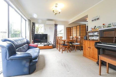 Photo of property in 1/12 Ballater Place, Highland Park, Auckland, 2010