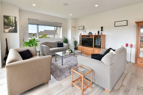 Photo of property in 19 Maka Terrace, Orewa, 0931