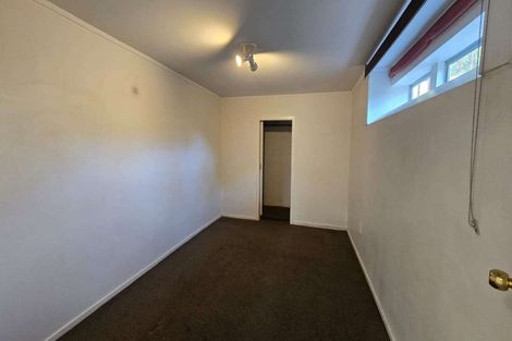 Photo of property in 1 Lauderdale Road, Birkdale, Auckland, 0626