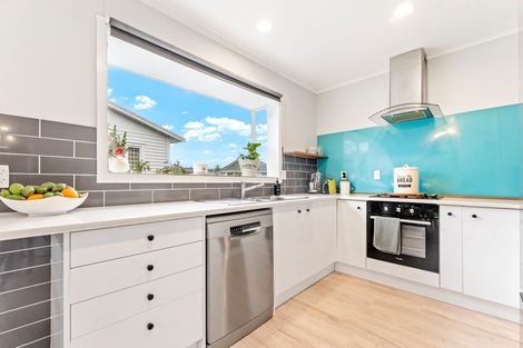 Photo of property in 921 Whangaparaoa Road, Manly, Whangaparaoa, 0930