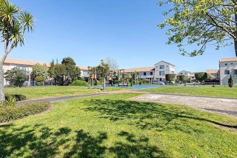 Photo of property in Tuscany Way, 19/3 Ambrico Place, New Lynn, Auckland, 0600