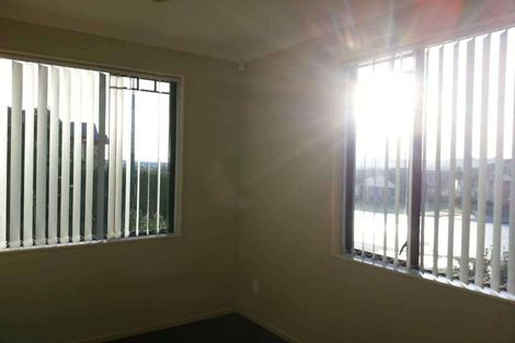 Photo of property in 2 Ballyward Close, East Tamaki, Auckland, 2013