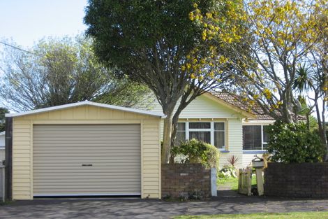 Photo of property in 12 Chilman Street, Strandon, New Plymouth, 4312
