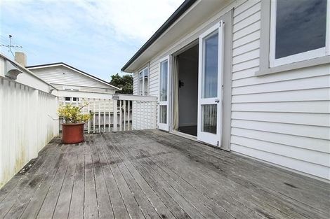 Photo of property in 2/232 East Coast Road, Forrest Hill, Auckland, 0620