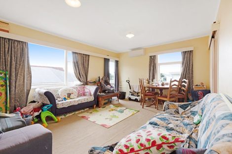 Photo of property in 5/139 Queens Drive, Lyall Bay, Wellington, 6022