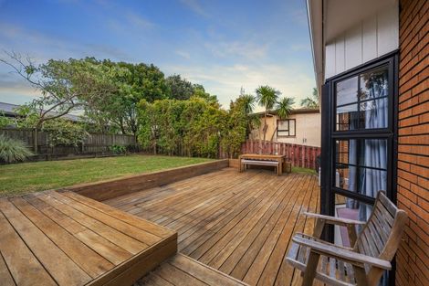 Photo of property in 2/97 Matipo Road, Mairangi Bay, Auckland, 0630