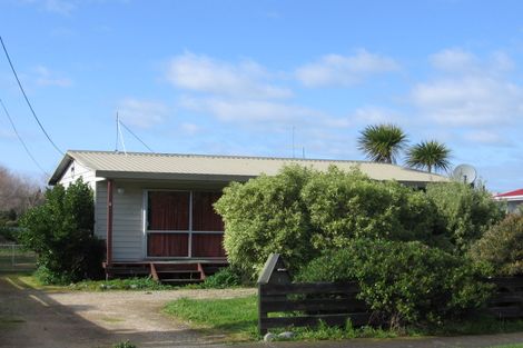 Photo of property in 1 Farrier Grove, Featherston, 5710