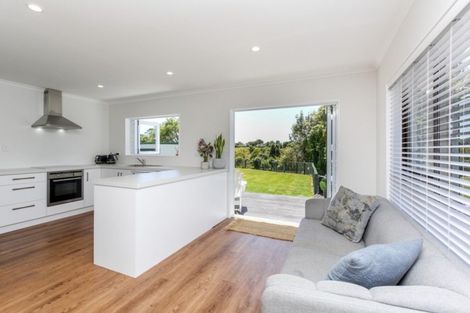 Photo of property in 60 Karina Road, Merrilands, New Plymouth, 4312
