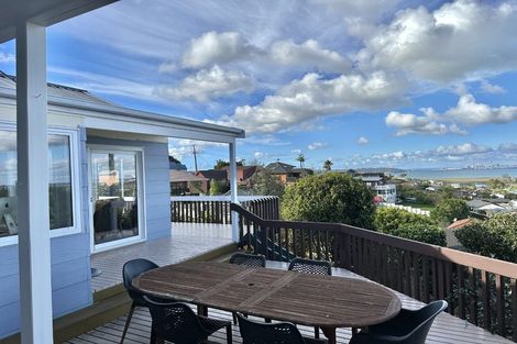 Photo of property in 81 Luckens Road, West Harbour, Auckland, 0618