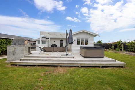Photo of property in 2 Alma Place, Milson, Palmerston North, 4414