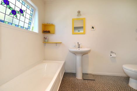 Photo of property in 11-13 Kuku Street, Te Awanga, 4102