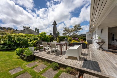 Photo of property in 33 Jocelyn Crescent, Pinehaven, Upper Hutt, 5019