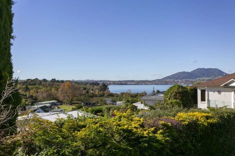 Photo of property in 2/13 Scenic Heights, Acacia Bay, Taupo, 3330