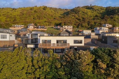 Photo of property in 94 Kotare Street, Waikanae, 5036