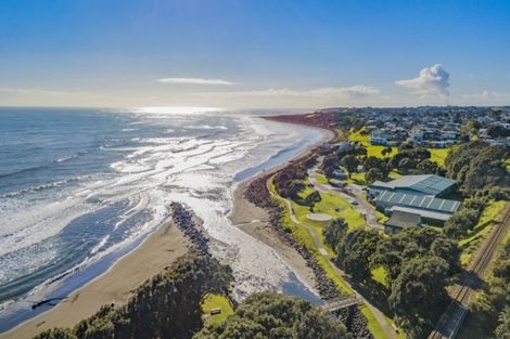 Photo of property in 1 Autere Street, Strandon, New Plymouth, 4312