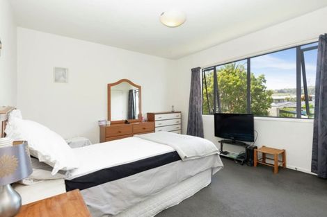 Photo of property in 2/2 Armoy Drive, East Tamaki, Auckland, 2016