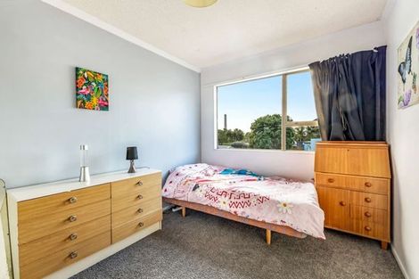 Photo of property in 84 Pioneer Road, Moturoa, New Plymouth, 4310