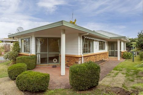 Photo of property in 1/8 Kathleen Place, Rainbow Point, Taupo, 3330