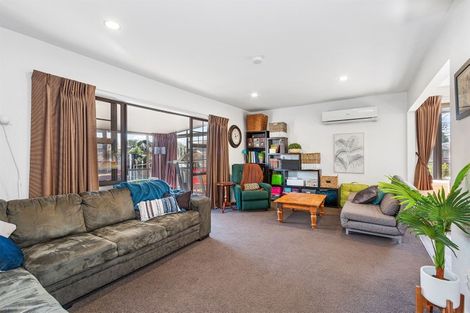 Photo of property in 11 Fairmont Place, Hornby, Christchurch, 8042