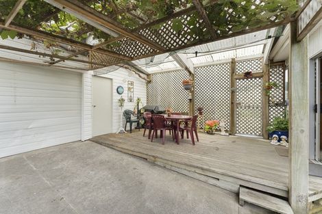 Photo of property in 15 Hamlet Street, Stratford, 4332