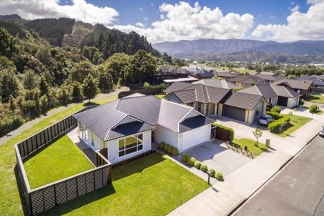 Photo of property in 80 Riverstone Drive, Riverstone Terraces, Upper Hutt, 5018