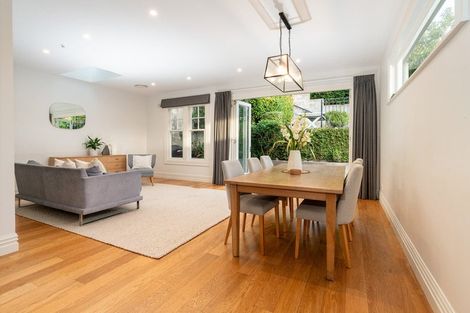 Photo of property in 60 Hawker Street, Mount Victoria, Wellington, 6011