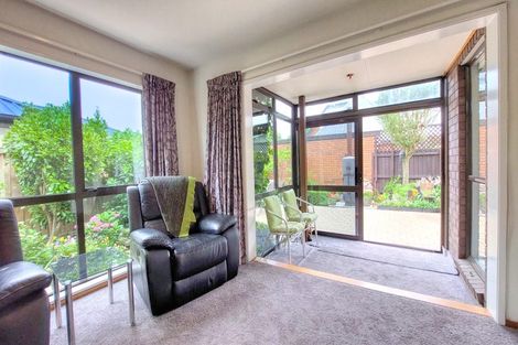 Photo of property in 2/14 Strauss Place, Somerfield, Christchurch, 8024