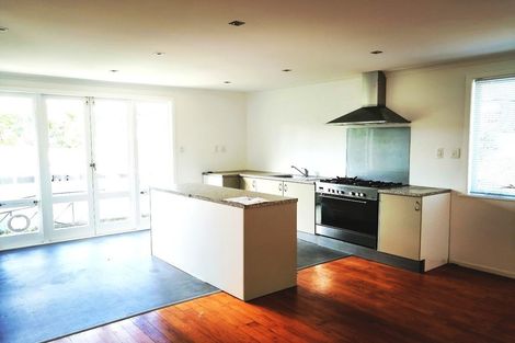 Photo of property in 16 Jamaica Place, Blockhouse Bay, Auckland, 0600