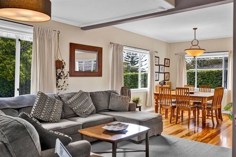 Photo of property in 77 Govett Avenue, Frankleigh Park, New Plymouth, 4310