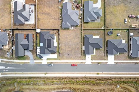 Photo of property in 32 Te Piriti Road, One Tree Point, 0118