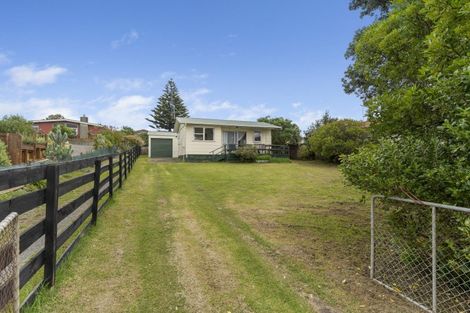 Photo of property in 49 Toi Street, Otaki Beach, Otaki, 5512