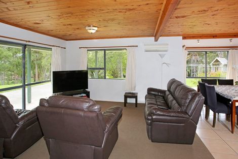 Photo of property in 42 Codlin Road, Waiuku, 2683