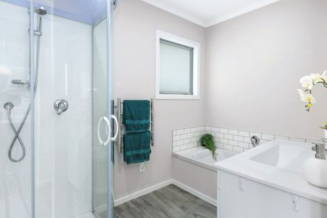 Photo of property in 17a Gloucester Street, Cannons Creek, Porirua, 5024