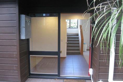 Photo of property in 2/27 Macdonald Crescent, Te Aro, Wellington, 6011