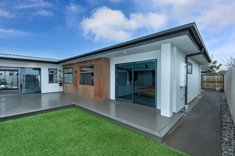 Photo of property in 14 Blue Gum Place, New Brighton, Christchurch, 8083