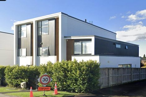 Photo of property in 3 Mokopiko Court, Beach Haven, Auckland, 0626