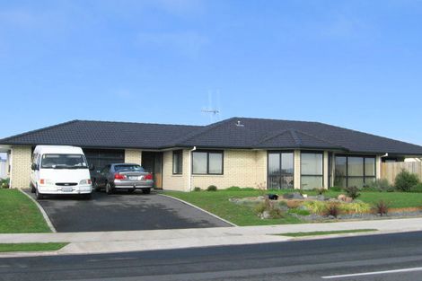 Photo of property in 2 Strathmore Drive, Rototuna, Hamilton, 3210