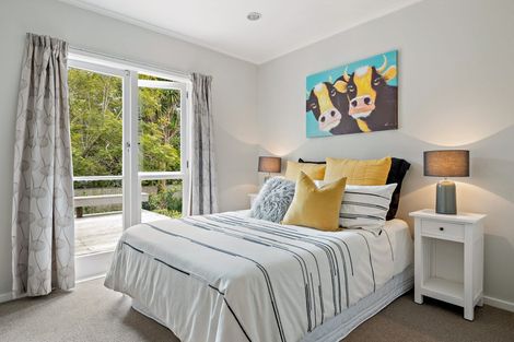 Photo of property in 5 Grovelands Way, Titirangi, Auckland, 0604