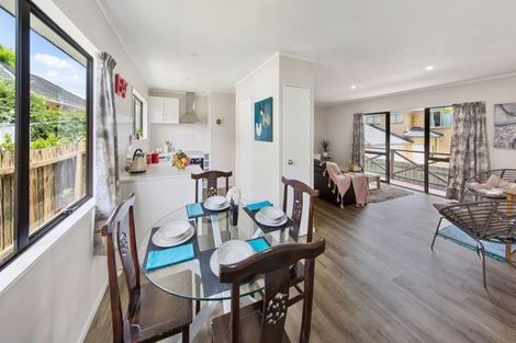 Photo of property in 2/58 Clevedon Road, Papakura, 2110