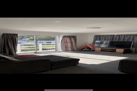 Photo of property in 3 Lomond Street, Newlands, Wellington, 6037