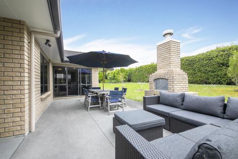 Photo of property in 52 School Road, Riverhead, 0820