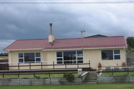 Photo of property in 37 Bond Street, Foxton Beach, Foxton, 4815
