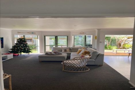 Photo of property in 43 Walton Street, Red Beach, 0932